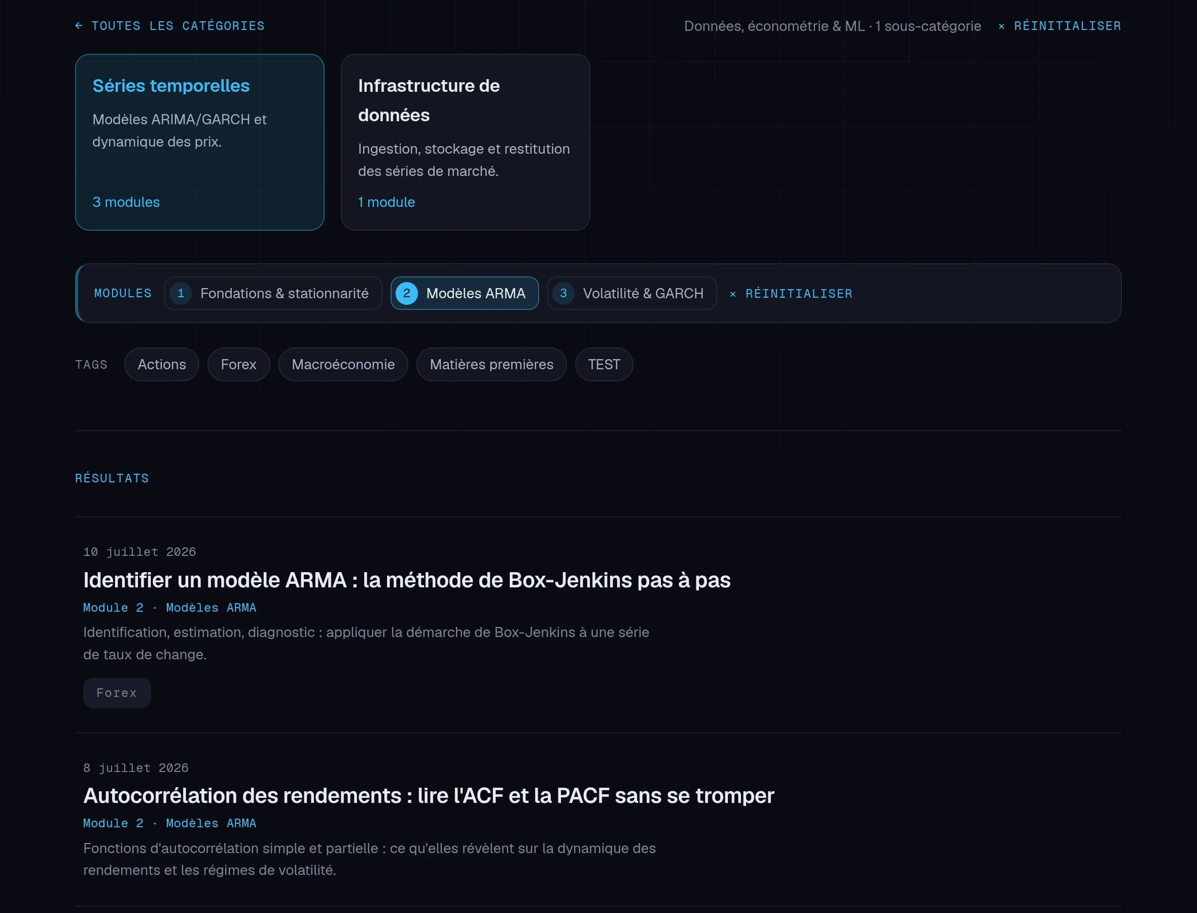 Capture d’écran d’un parcours : trois modules numérotés, le deuxième sélectionné, et les articles du module marqués d’un badge.